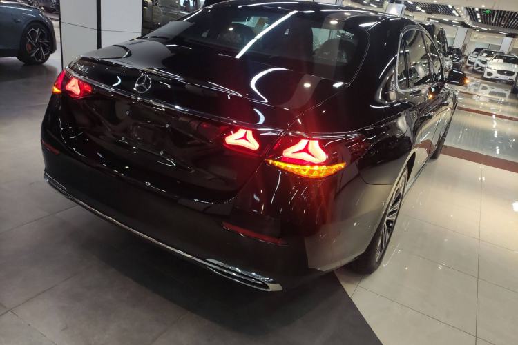 Used Mercedes-Benz E-Class New Energy 2024 E 350 e L Plug-in Hybrid Sedan Rear Right 45 Deg