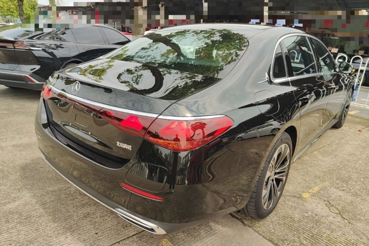 Used Mercedes-Benz E-Class New Energy 2024 E 350 e L Plug-in Hybrid Sedan Rear Right 45 Deg