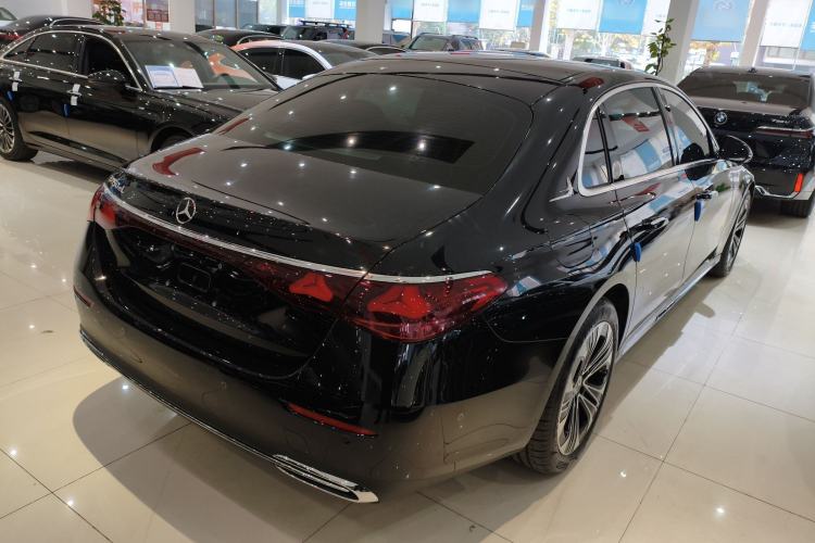 Used Mercedes-Benz E-Class New Energy 2024 E 350 e L Plug-in Hybrid Sedan Rear Right 45 Deg