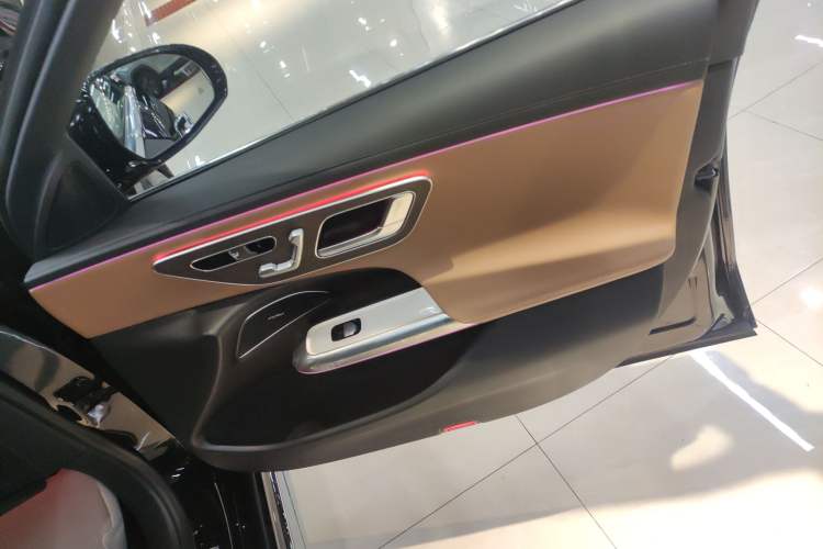 Used Mercedes-Benz E-Class New Energy 2024 E 350 e L Plug-in Hybrid Sedan Right Front Door Interior
