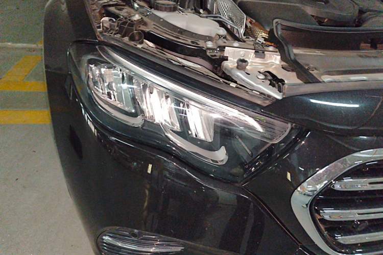 Used Mercedes-Benz E-Class New Energy 2024 E 350 e L Plug-in Hybrid Sports Sedan Right Front Headlight
