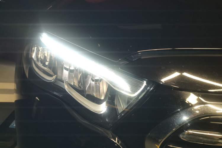 Used Mercedes-Benz E-Class New Energy 2024 E 350 e L Plug-in Hybrid Sedan Right Front Headlight