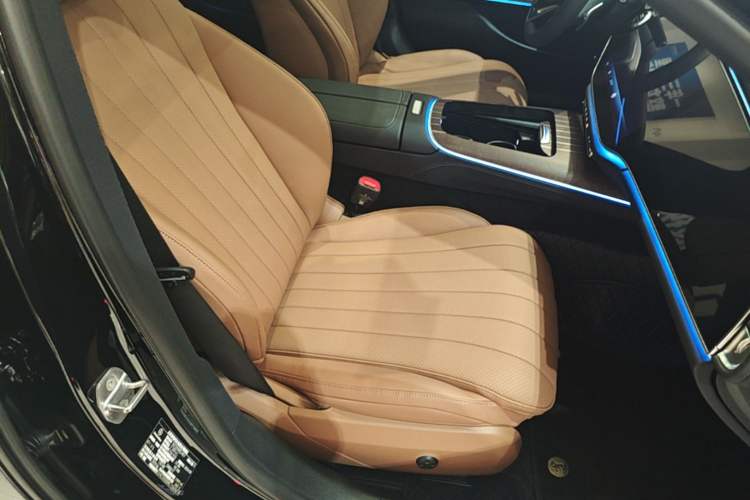 Used Mercedes-Benz E-Class New Energy 2024 E 350 e L Plug-in Hybrid Sedan Right Front Seat