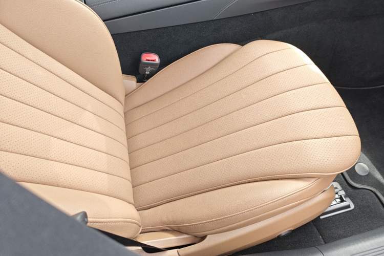 Used Mercedes-Benz E-Class New Energy 2024 E 350 e L Plug-in Hybrid Sedan Right Front Seat