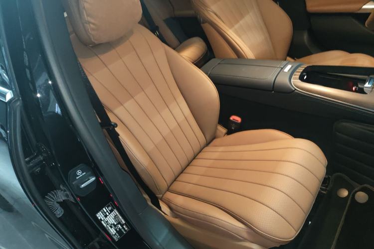 Used Mercedes-Benz E-Class New Energy 2024 E 350 e L Plug-in Hybrid Sedan Right Front Seat