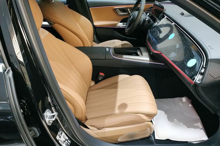 Used Mercedes-Benz E-Class New Energy 2024 E 350 e L Plug-in Hybrid Sedan Right Front Seat