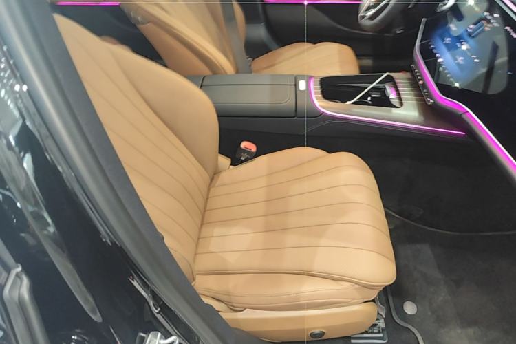 Used Mercedes-Benz E-Class New Energy 2024 E 350 e L Plug-in Hybrid Sedan Right Front Seat