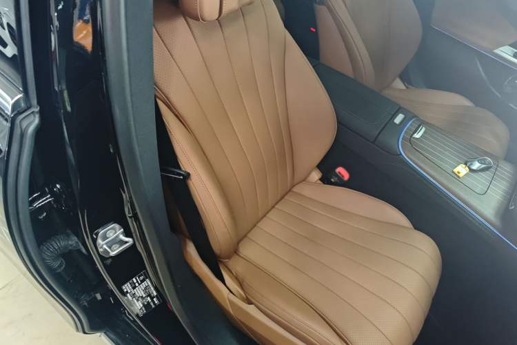 Used Mercedes-Benz E-Class New Energy 2024 E 350 e L Plug-in Hybrid Sedan Right Front Seat