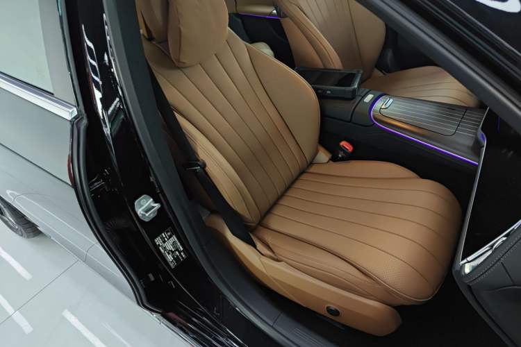 Used Mercedes-Benz E-Class New Energy 2024 E 350 e L Plug-in Hybrid Sedan Right Front Seat