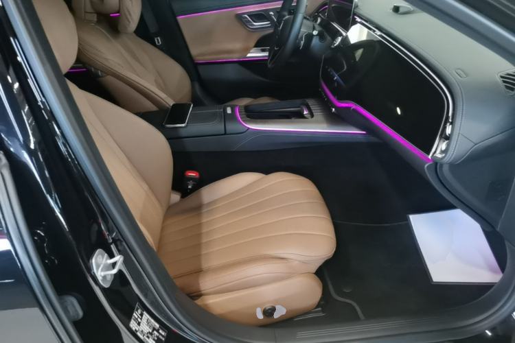 Used Mercedes-Benz E-Class New Energy 2024 E 350 e L Plug-in Hybrid Sedan Right Front Seat
