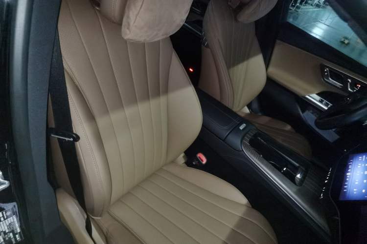 Used Mercedes-Benz E-Class New Energy 2024 E 350 e L Plug-in Hybrid Sedan Right Front Seat