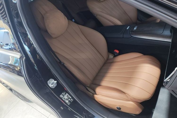 Used Mercedes-Benz E-Class New Energy 2024 E 350 e L Plug-in Hybrid Sedan Right Front Seat