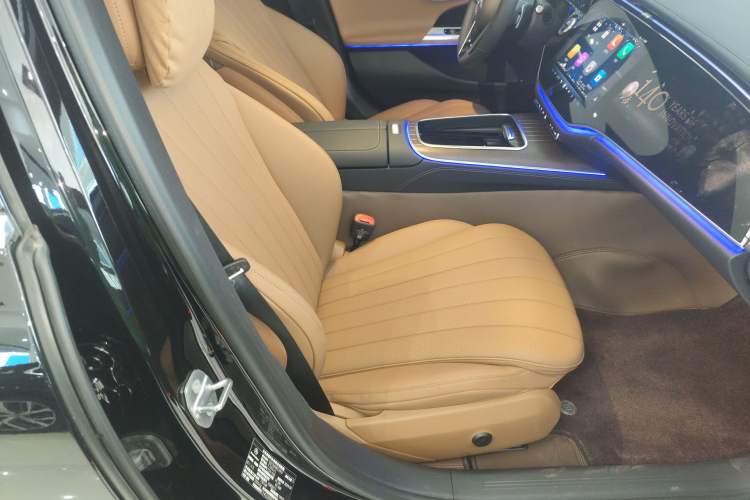 Used Mercedes-Benz E-Class New Energy 2024 E 350 e L Plug-in Hybrid Sedan Right Front Seat