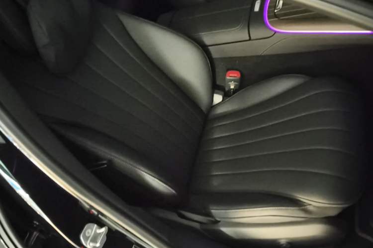 Used Mercedes-Benz E-Class New Energy 2024 E 350 e L Plug-in Hybrid Sedan Right Front Seat