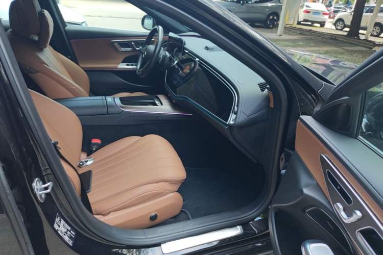 Used Mercedes-Benz E-Class New Energy 2024 E 350 e L Plug-in Hybrid Sedan Right Front Seat