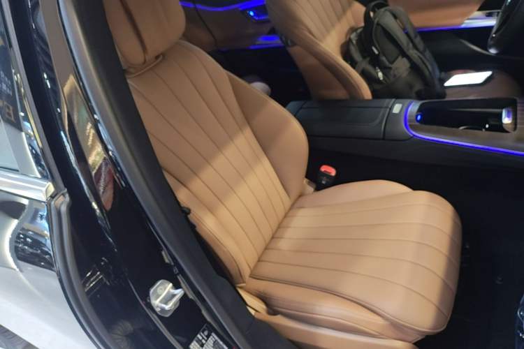 Used Mercedes-Benz E-Class New Energy 2024 E 350 e L Plug-in Hybrid Sedan Right Front Seat