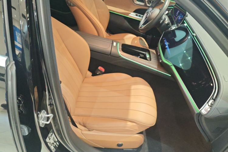 Used Mercedes-Benz E-Class New Energy 2024 E 350 e L Plug-in Hybrid Sedan Right Front Seat