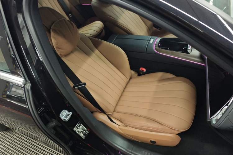Used Mercedes-Benz E-Class New Energy 2024 E 350 e L Plug-in Hybrid Sedan Right Front Seat