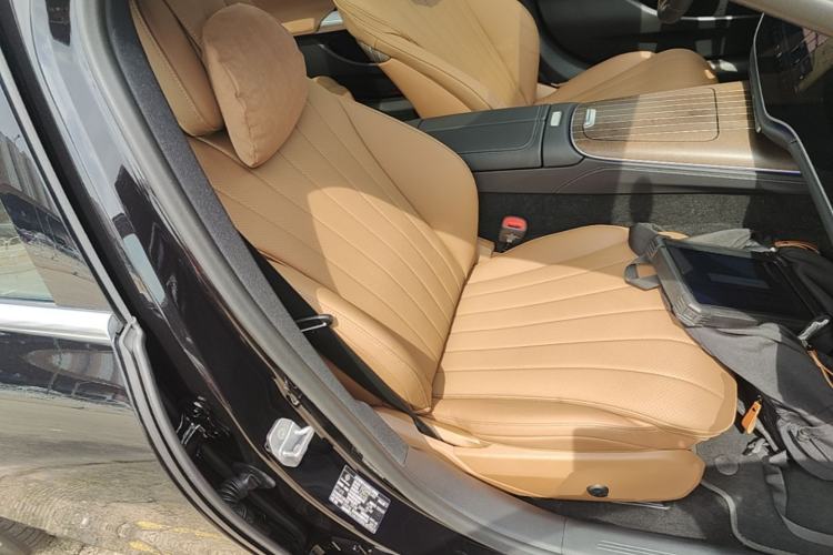 Used Mercedes-Benz E-Class New Energy 2024 E 350 e L Plug-in Hybrid Sedan Right Front Seat