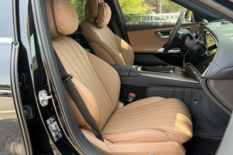 Used Mercedes-Benz E-Class New Energy 2024 E 350 e L Plug-in Hybrid Sedan Right Front Seat