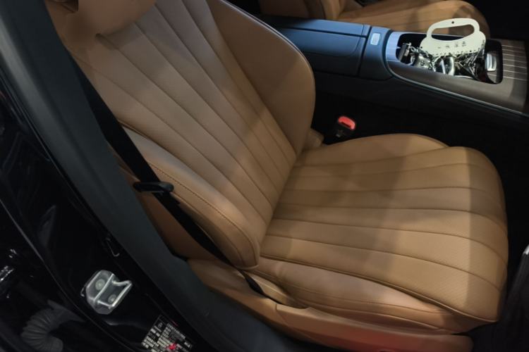 Used Mercedes-Benz E-Class New Energy 2024 E 350 e L Plug-in Hybrid Sedan Right Front Seat