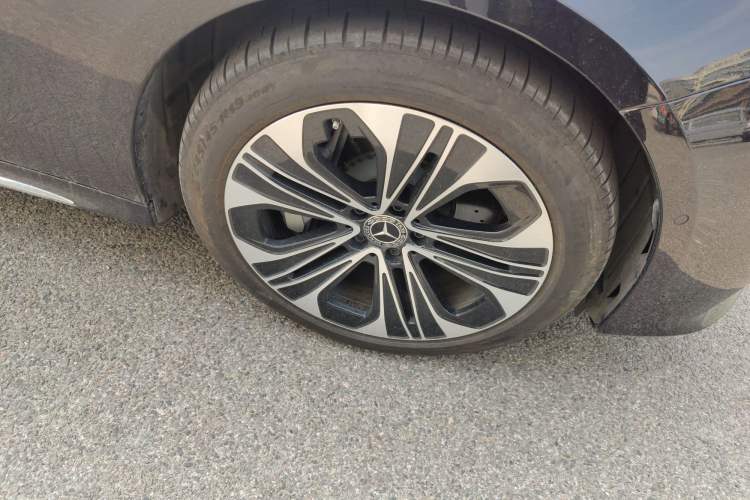 Used Mercedes-Benz E-Class New Energy 2024 E 350 e L Plug-in Hybrid Sedan Right Front Wheel Hub