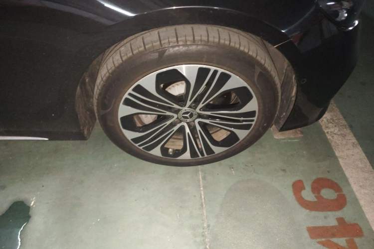 Used Mercedes-Benz E-Class New Energy 2024 E 350 e L Plug-in Hybrid Sedan Right Front Wheel Hub