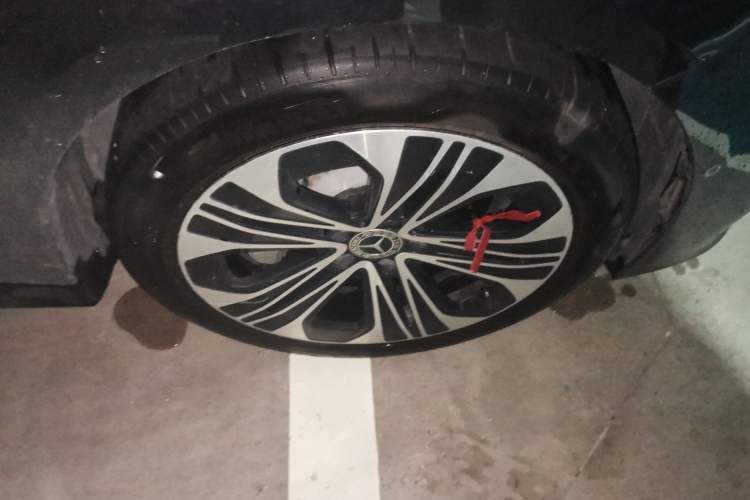 Used Mercedes-Benz E-Class New Energy 2024 E 350 e L Plug-in Hybrid Sedan Right Front Wheel Hub