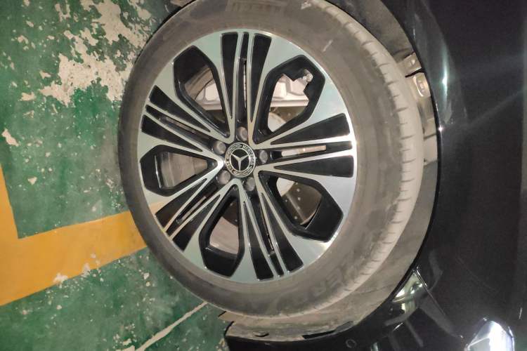 Used Mercedes-Benz E-Class New Energy 2024 E 350 e L Plug-in Hybrid Sedan Right Front Wheel Hub