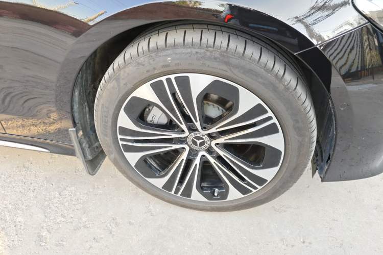 Used Mercedes-Benz E-Class New Energy 2024 E 350 e L Plug-in Hybrid Sedan Right Front Wheel Hub