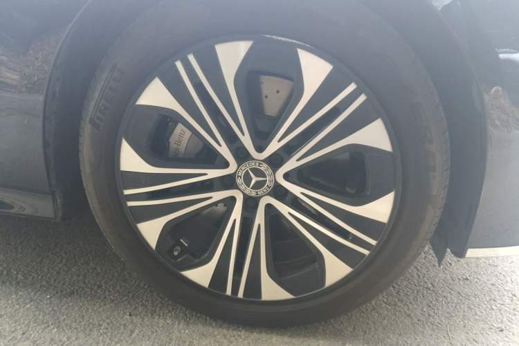 Used Mercedes-Benz E-Class New Energy 2024 E 350 e L Plug-in Hybrid Sedan Right Front Wheel Hub