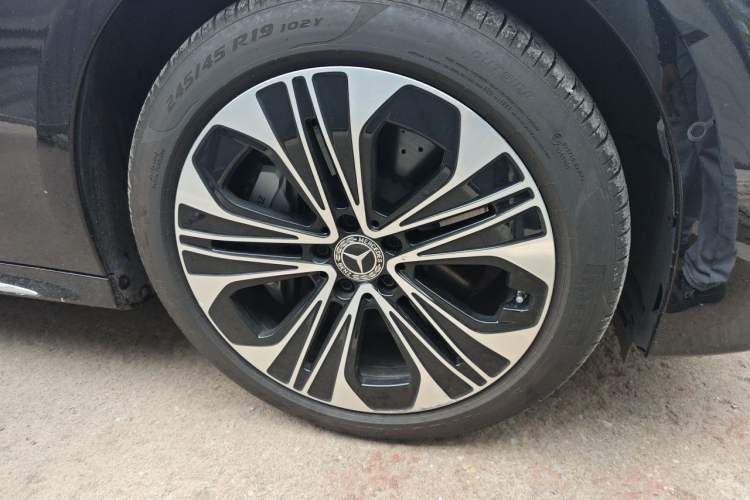 Used Mercedes-Benz E-Class New Energy 2024 E 350 e L Plug-in Hybrid Sedan Right Front Wheel Hub