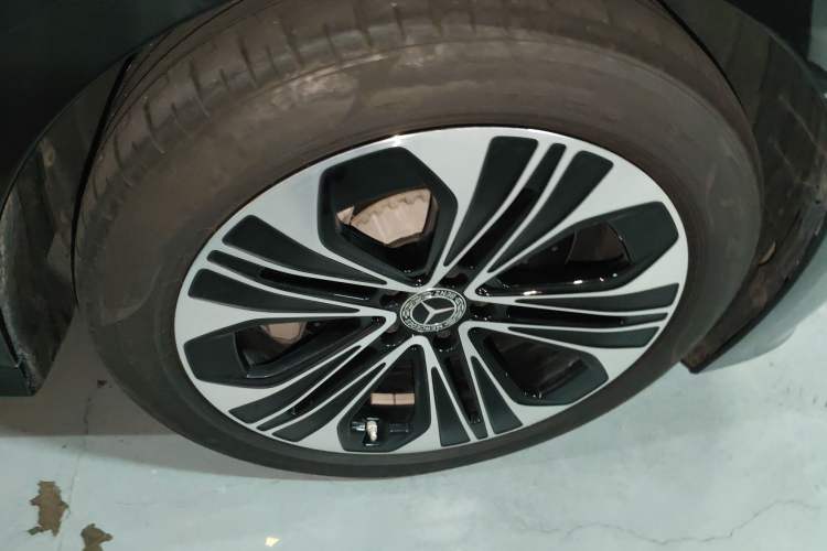 Used Mercedes-Benz E-Class New Energy 2024 E 350 e L Plug-in Hybrid Sedan Right Front Wheel Hub