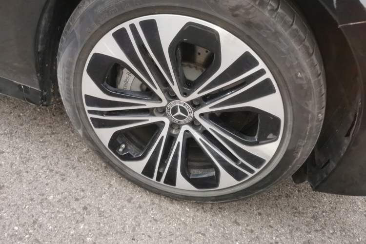 Used Mercedes-Benz E-Class New Energy 2024 E 350 e L Plug-in Hybrid Sedan Right Front Wheel Hub