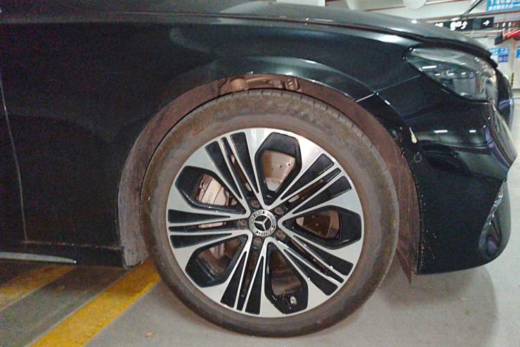 Used Mercedes-Benz E-Class New Energy 2024 E 350 e L Plug-in Hybrid Sports Sedan Right Front Wheel Hub