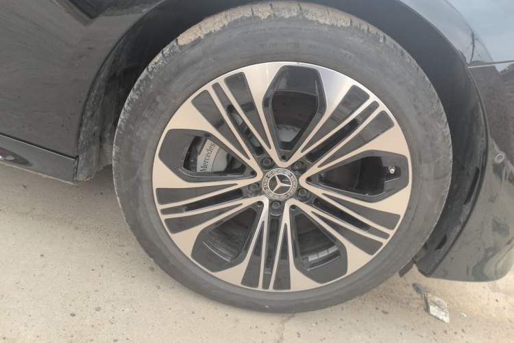Used Mercedes-Benz E-Class New Energy 2024 E 350 e L Plug-in Hybrid Sedan Right Front Wheel Hub