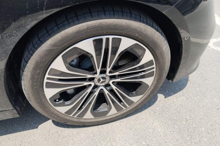 Used Mercedes-Benz E-Class New Energy 2024 E 350 e L Plug-in Hybrid Sedan Right Front Wheel Hub