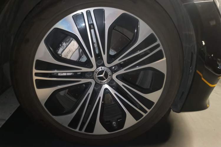 Used Mercedes-Benz E-Class New Energy 2024 E 350 e L Plug-in Hybrid Sedan Right Front Wheel Hub