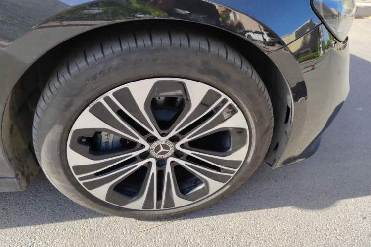 Used Mercedes-Benz E-Class New Energy 2024 E 350 e L Plug-in Hybrid Sedan Right Front Wheel Hub