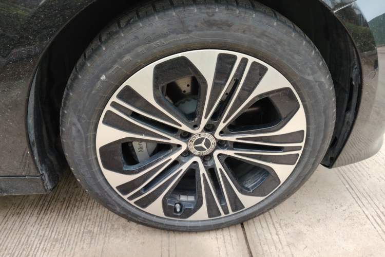 Used Mercedes-Benz E-Class New Energy 2024 E 350 e L Plug-in Hybrid Sedan Right Front Wheel Hub