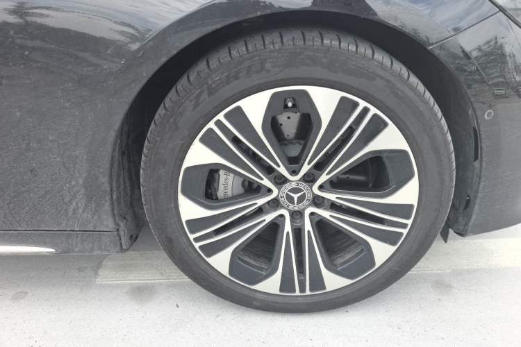 Used Mercedes-Benz E-Class New Energy 2024 E 350 e L Plug-in Hybrid Sedan Right Front Wheel Hub