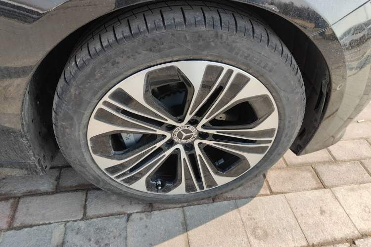 Used Mercedes-Benz E-Class New Energy 2024 E 350 e L Plug-in Hybrid Sedan Right Front Wheel Hub