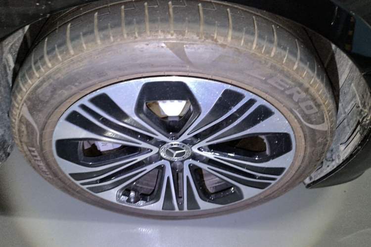 Used Mercedes-Benz E-Class New Energy 2024 E 350 e L Plug-in Hybrid Sedan Right Front Wheel Hub