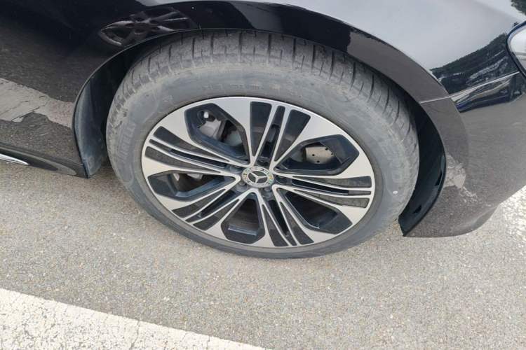 Used Mercedes-Benz E-Class New Energy 2024 E 350 e L Plug-in Hybrid Sedan Right Front Wheel Hub