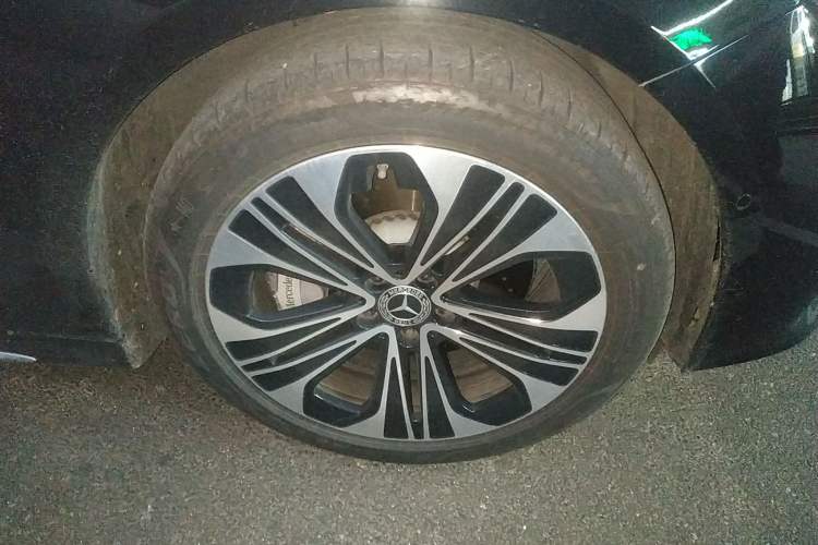 Used Mercedes-Benz E-Class New Energy 2024 E 350 e L Plug-in Hybrid Sedan Right Front Wheel Hub