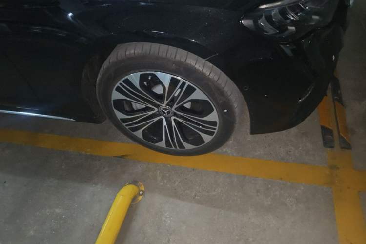 Used Mercedes-Benz E-Class New Energy 2024 E 350 e L Plug-in Hybrid Sedan Right Front Wheel Hub