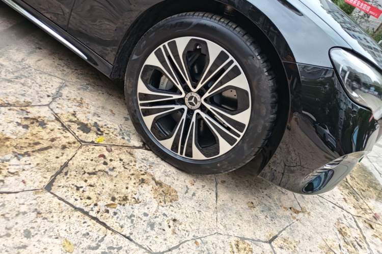 Used Mercedes-Benz E-Class New Energy 2024 E 350 e L Plug-in Hybrid Sedan Right Front Wheel Hub