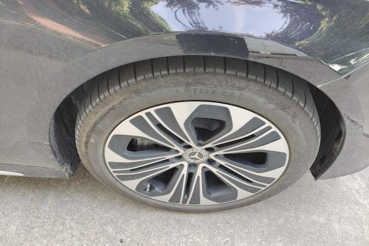 Used Mercedes-Benz E-Class New Energy 2024 E 350 e L Plug-in Hybrid Sedan Right Front Wheel Hub