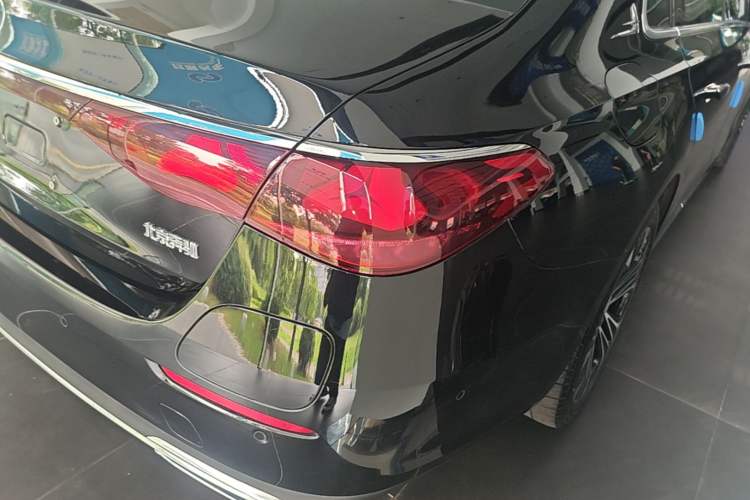 Used Mercedes-Benz E-Class New Energy 2024 E 350 e L Plug-in Hybrid Sedan Right Rear Taillight