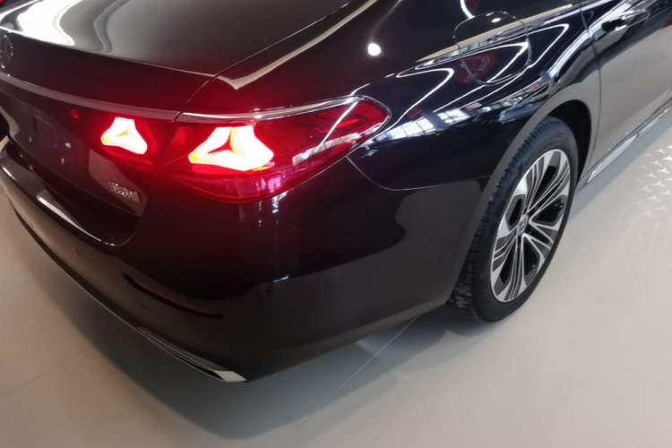 Used Mercedes-Benz E-Class New Energy 2024 E 350 e L Plug-in Hybrid Sedan Right Rear Taillight